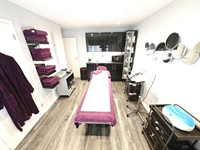 vacant fitted beauty salon - 1