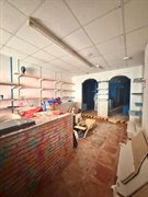 empty retail unit central - 2