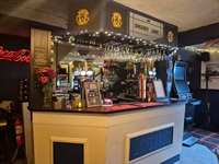 immaculate free-of-tie freehouse famous - 2