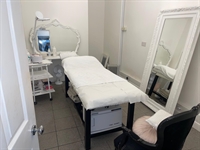 established leasehold beauty salon - 3
