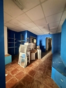 empty retail unit central - 3