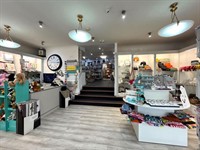retail unit to let - 2