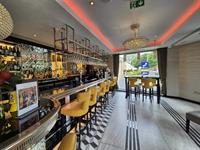 stunning restaurant bar - 2