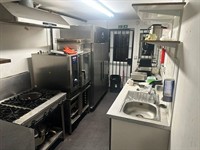 immaculate spacious pizza shop - 3