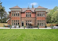 magnificent family home with - 1
