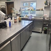 immaculate professionally designed equipped - 2