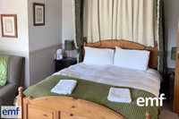 impressive freehold guest house - 3