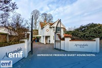 impressive freehold guest house - 1