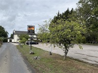 well-known countryside freehouse set - 2