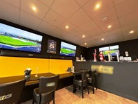 well fitted sports bar - 1