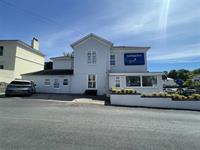 impressive detached 8-bed licensed - 2