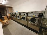 closed launderette vacant unit - 3