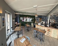 upmarket café-restaurant seating 70+ - 3