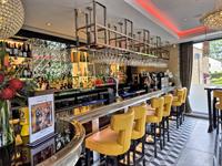 stunning restaurant bar - 1
