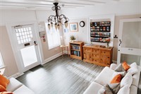 outstanding detached 9-bedroom guest - 2