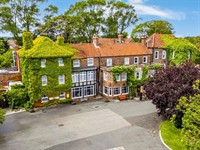 iconic georgian hotel adjacent - 1