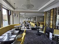 stunning restaurant bar - 3