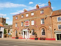 imposing former coaching inn - 1