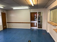 to let offices fronting - 2