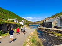 retail high street boscastle - 3
