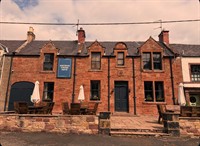 attractive inn overlooking the - 1