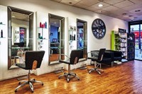 well fitted unisex hairdressing - 1