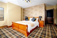 smartly presented inn pub - 3