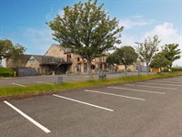 substantial freehold pub rochdale - 1