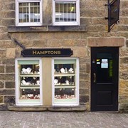 ideally located high-end jewellery - 1