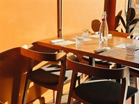 superbly located licensed restaurant - 3