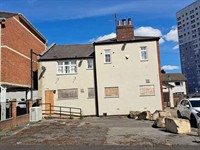 leeds freehold property ls11 - 2