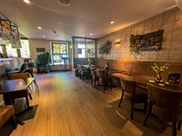 freehold bar restaurant night - 3