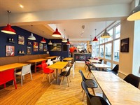 busy restaurant looe - 2