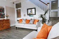 outstanding detached 9-bedroom guest - 3