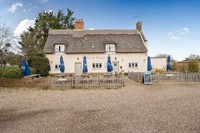 queens head blyford freehold - 1