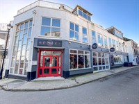 busy restaurant looe - 1
