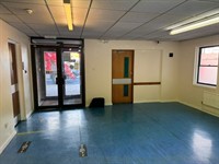 to let offices fronting - 3
