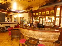 imposing former coaching inn - 2