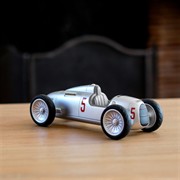 specialist e-commerce gift retailer - 1