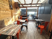 coffee shop with garden - 3