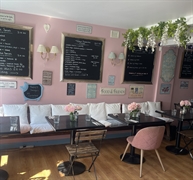 fully equipped daytime café - 3