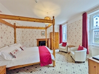 eight-bedroom riverside guest house - 2