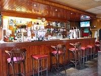 8 bedroom hotel bar - 2