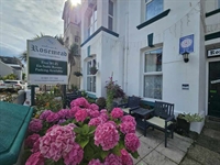 charming 8-bedroom guest house - 1