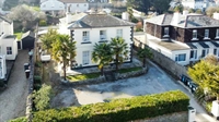 a beautiful detached property - 1