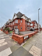 licensed hotel 6 bed - 2