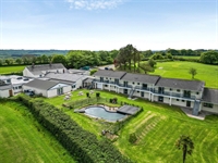 thriving 12-acre holiday complex - 1
