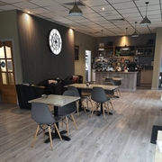 thriving aberdeen café business - 1