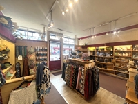 independent retailer located beautiful - 2
