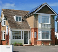 attractive freehold guest house - 1